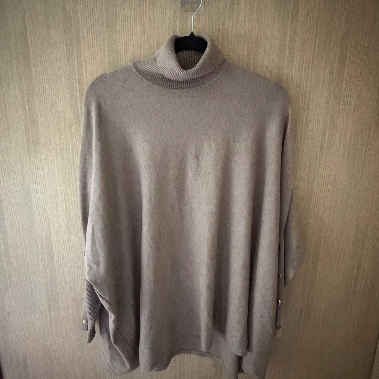 Joseph A Turtleneck Poncho Women L Taupe Brown Excellent Rayon Knit Button Cuff Joseph A Turtleneck Poncho Women L Taupe Brown Excellent Rayon Knit Button Cuff
