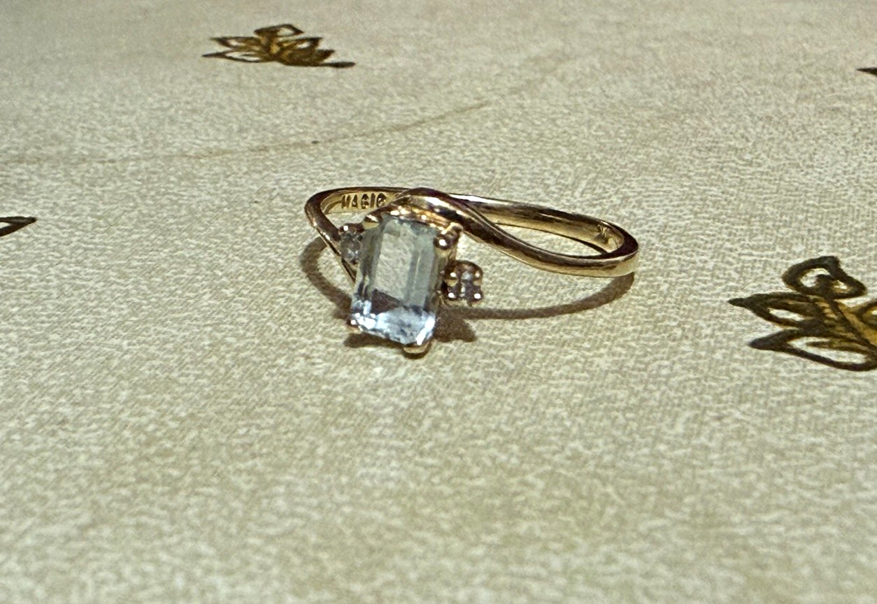 Magic Glo 10k Yellow Gold Aquamarine Emerald-Cut Ring w/ Diamond Chips- 5.75 Magic Glo 10k Yellow Gold Aquamarine Emerald-Cut Ring w/ Diamond Chips- 5.75