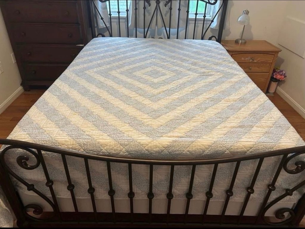 Vintage Handmade Patchwork Quilt Vintage Handmade Patchwork Quilt