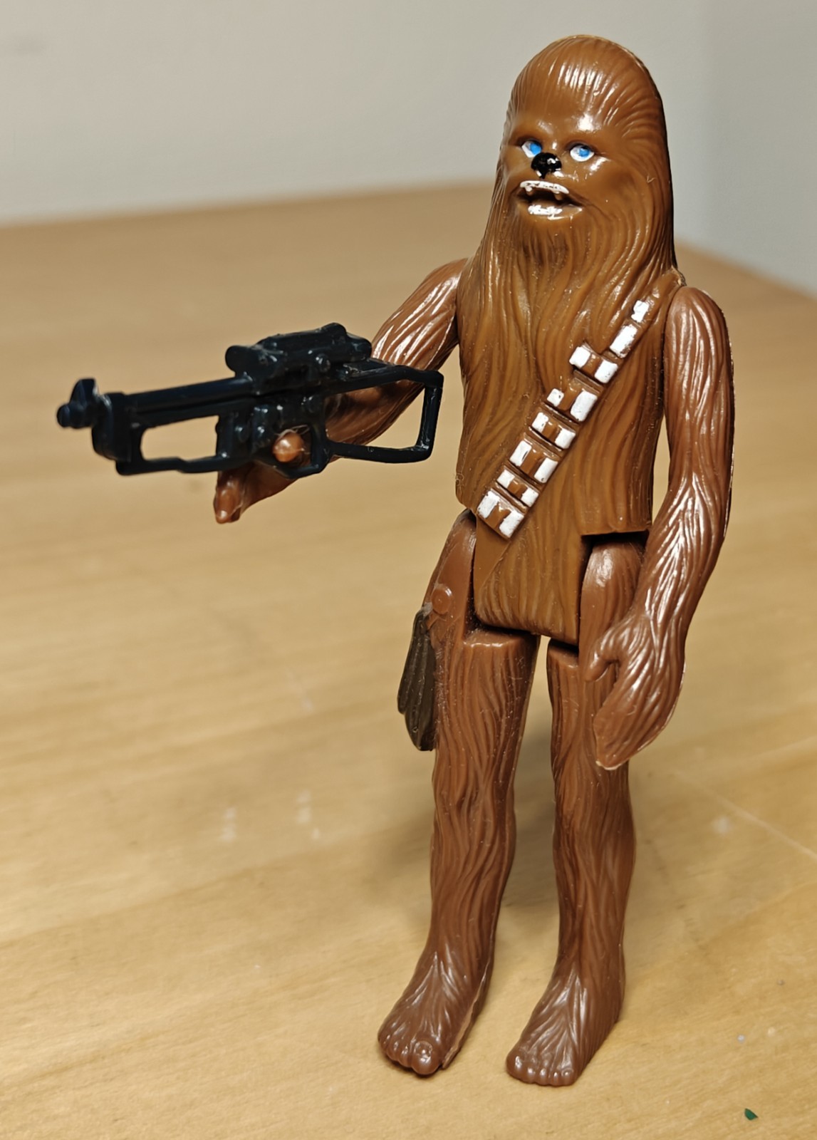 Vintage 1977 Star Wars Kenner  Chewbacca Figure w/ Bowcaster  all Original Nice