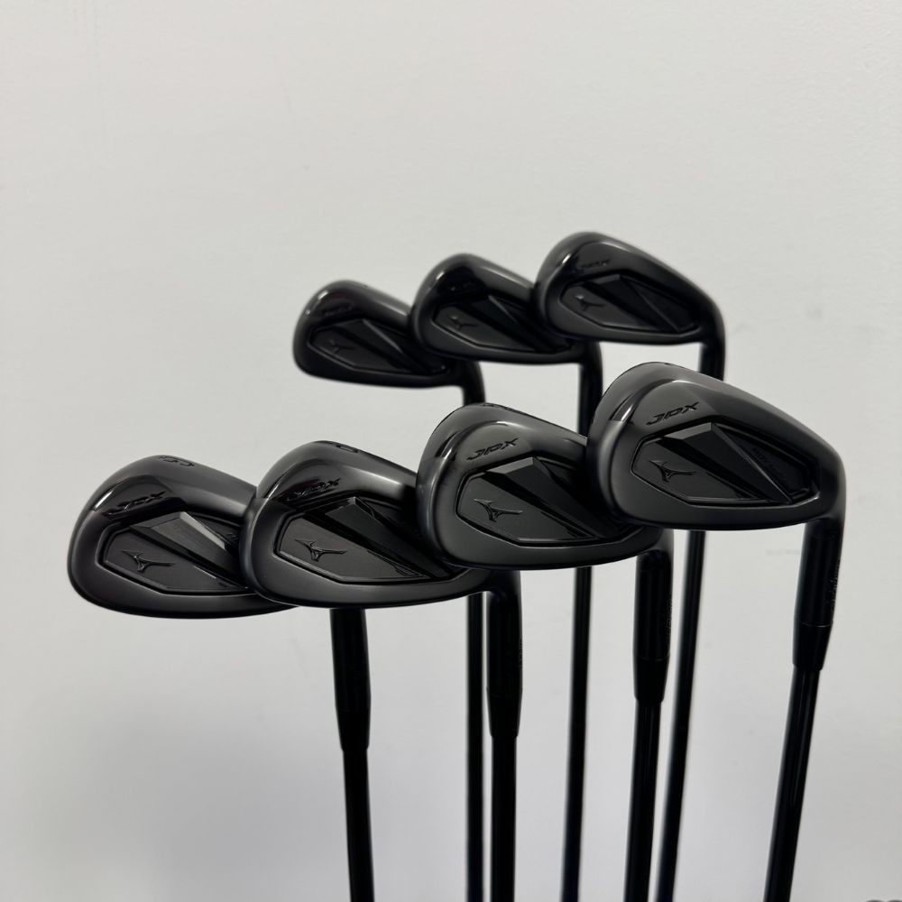 Mizuno JPX 925 Hot Metal Black Iron Set 5-PW, GW Steel Regular Right Hand - Mint