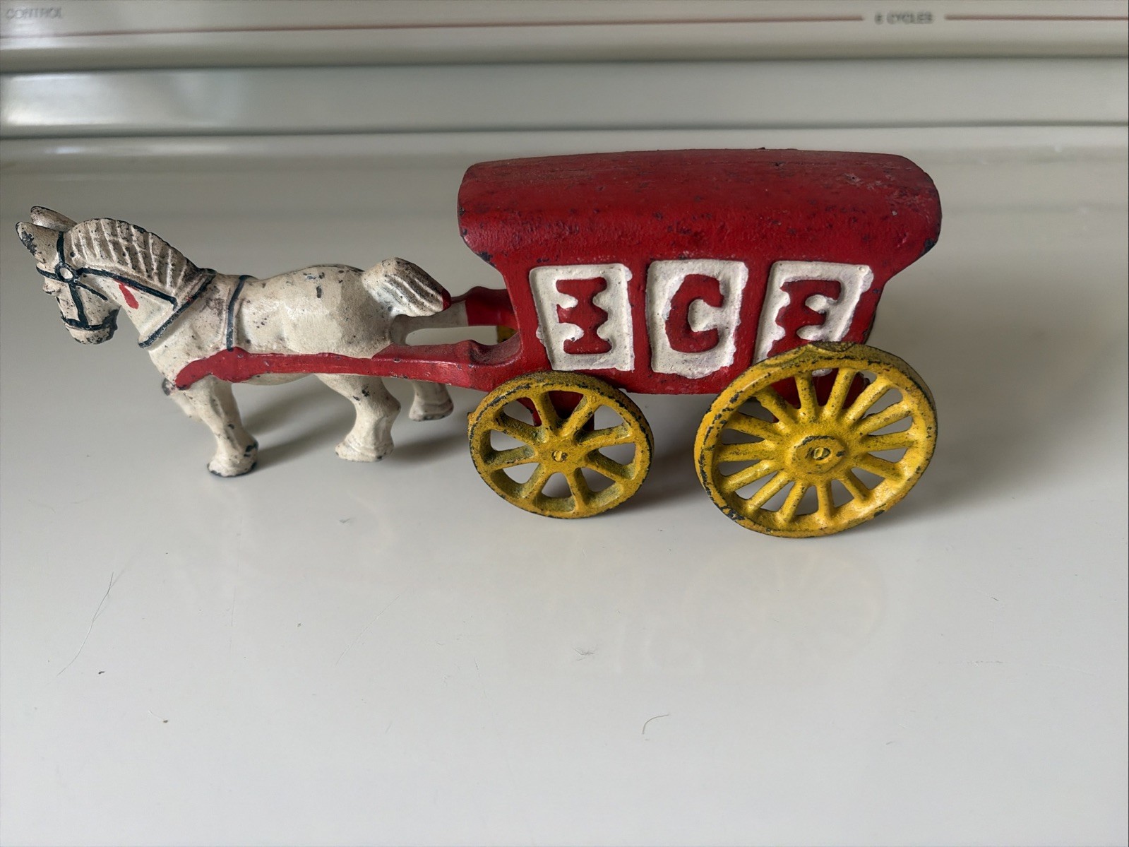 Vintage Cast Iron White Horse Drawn Red Ice Cart Buggy Wagon Toy Vintage Cast Iron White Horse Drawn Red Ice Cart Buggy Wagon Toy