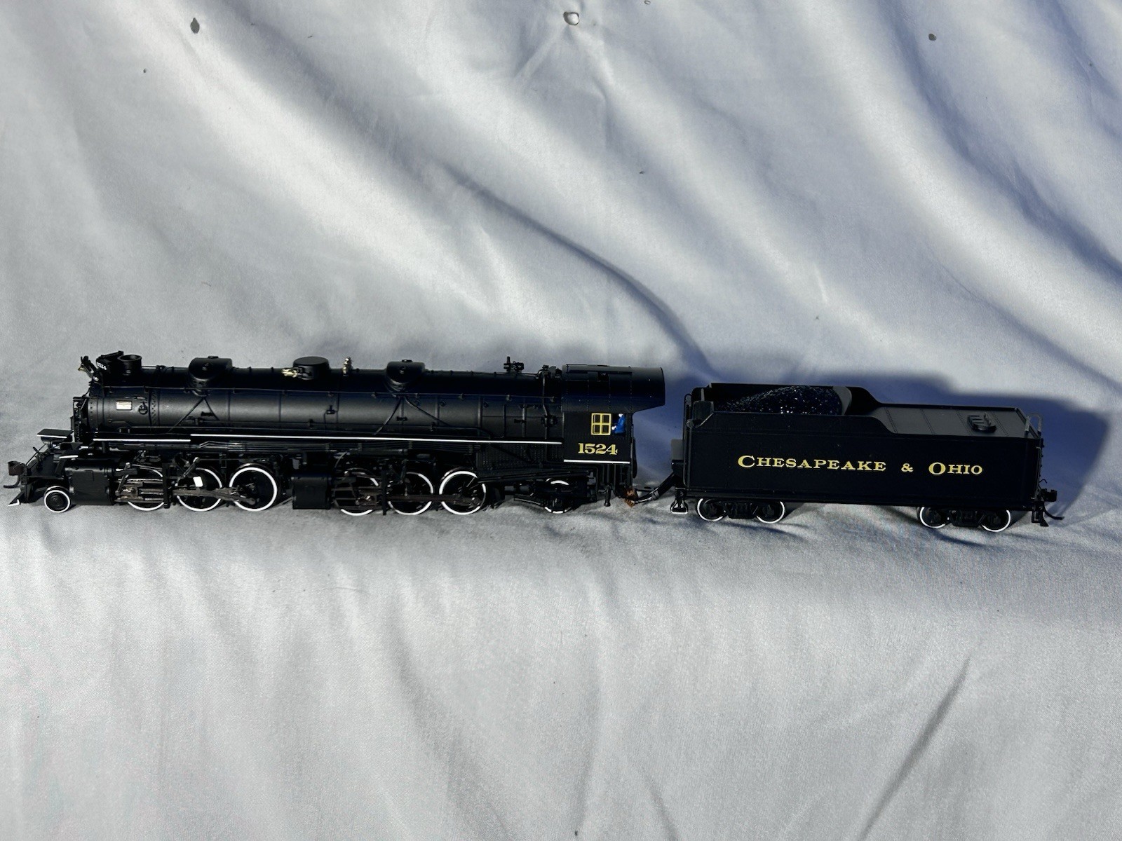 Gorgeous Spectrum Chesapeke & Ohio RR 2-6-6-2 Articulated Locomotive #1524 HO