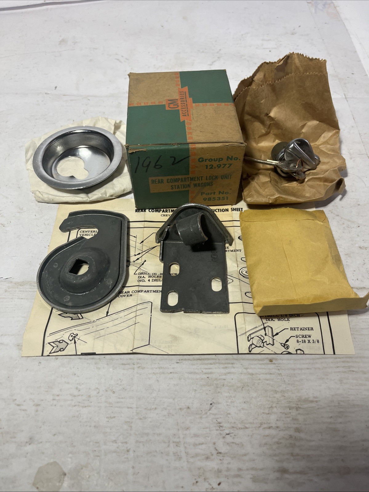NOS 1961-69 CHEVY IMPALA STATION WAGON GM REAR COMPARTMENT LOCK KIT 985351 RARE NOS 1961-69 CHEVY IMPALA STATION WAGON GM REAR COMPARTMENT LOCK KIT 985351 RARE