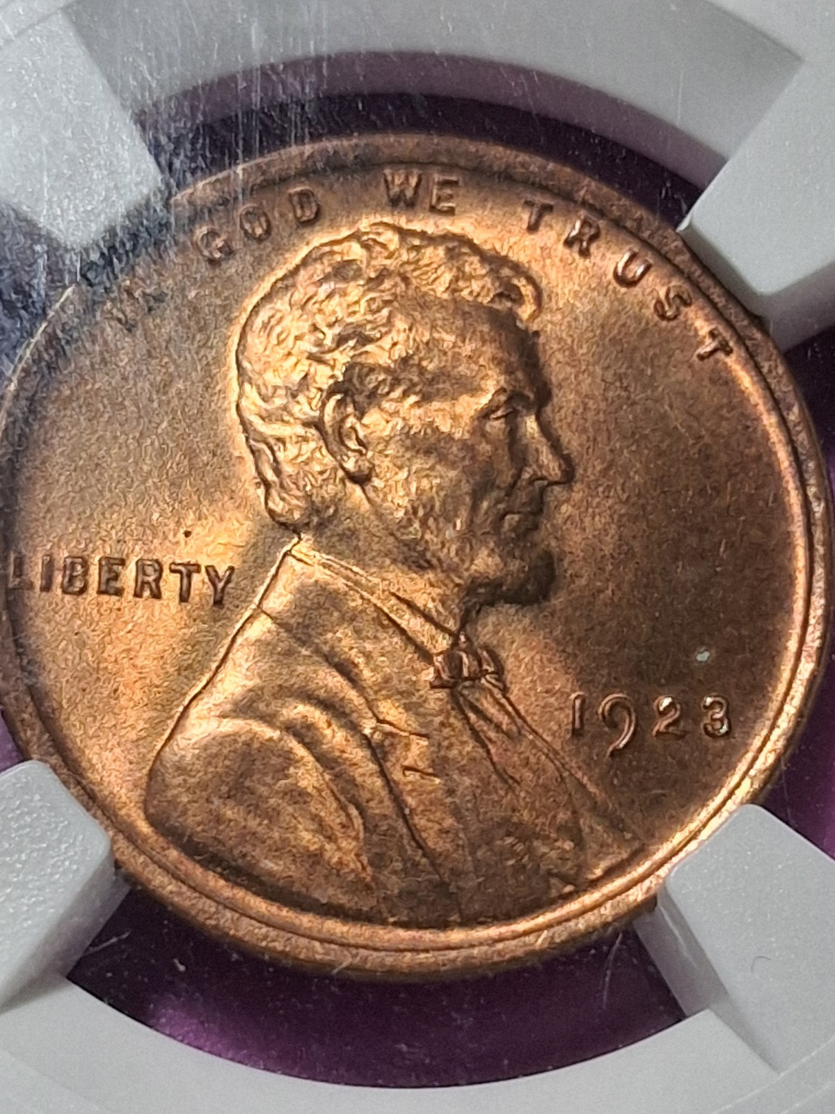 1923-P LINCOLNCENT . NGC MS 64 RD. COLLECTORSCHOICE