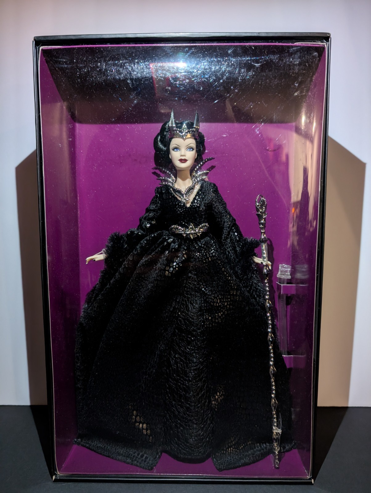 Mattel Barbie QUEEN OF THE DARK FOREST Mattel Barbie QUEEN OF THE DARK FOREST