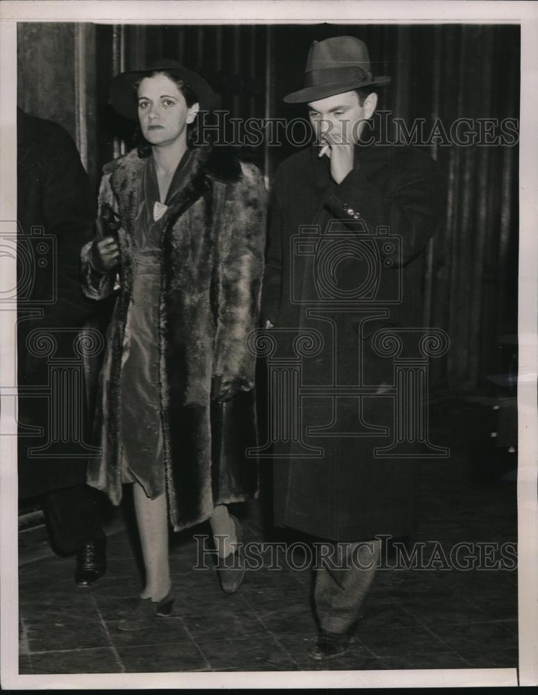 1939 Press Photo New York Mr & Mrs Jacob Katz leave police station - nera06910