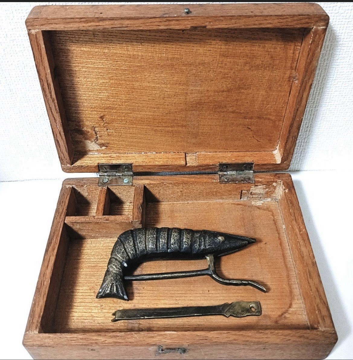 Rare Edo Period Antique Japanese Iron Padlock Shrimp Lock Ebijou Working Key Box