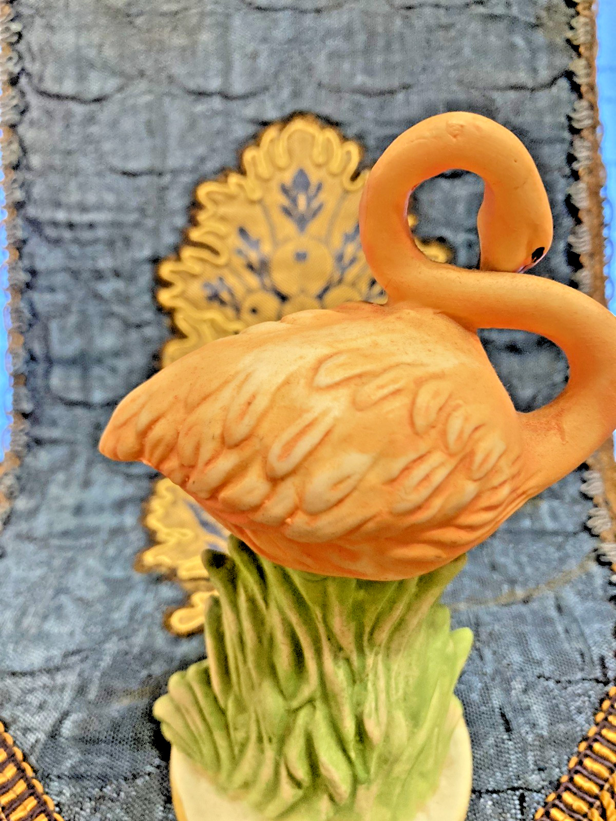 VINTAGE POTTERY PINK FLAMINGO STATUE 5.5, VERY PRETTY