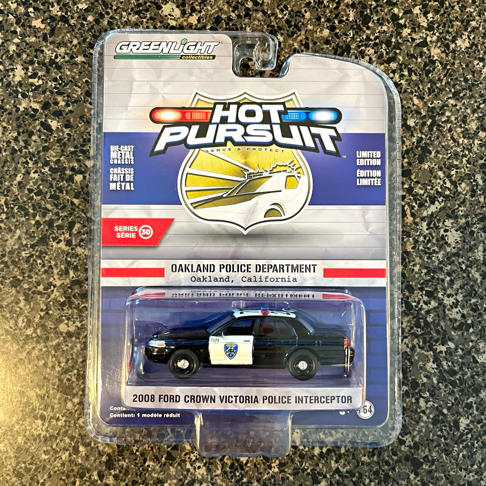 Greenlight Hot Pursuit 1:64 2008 Ford Crown Victoria Police Interceptor Oakland