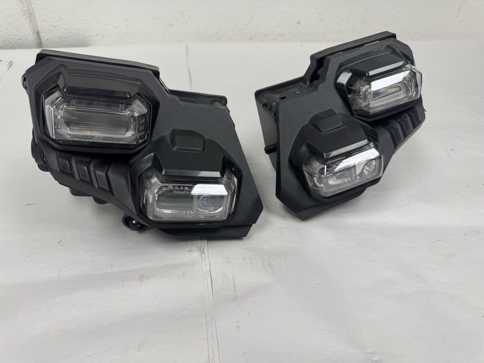 CAN AM MAVERICK X3 HEADLIGHTS FRONT GREAT SHAPE LEFT/ RIGHT LIGHTS 2026