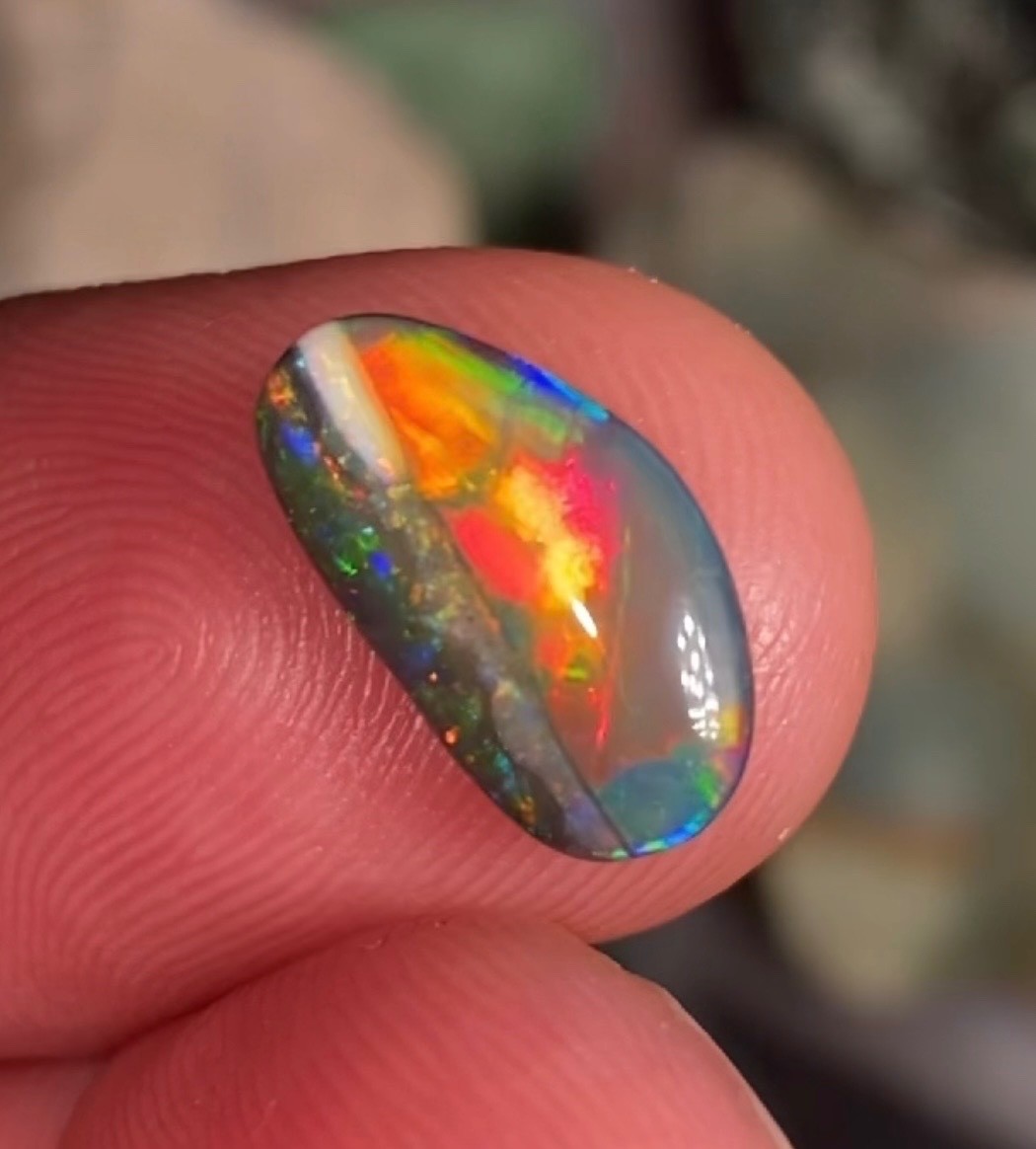 RARE Honduras seam opal with amazing patterns and colors. 2.22ct. 100% natural