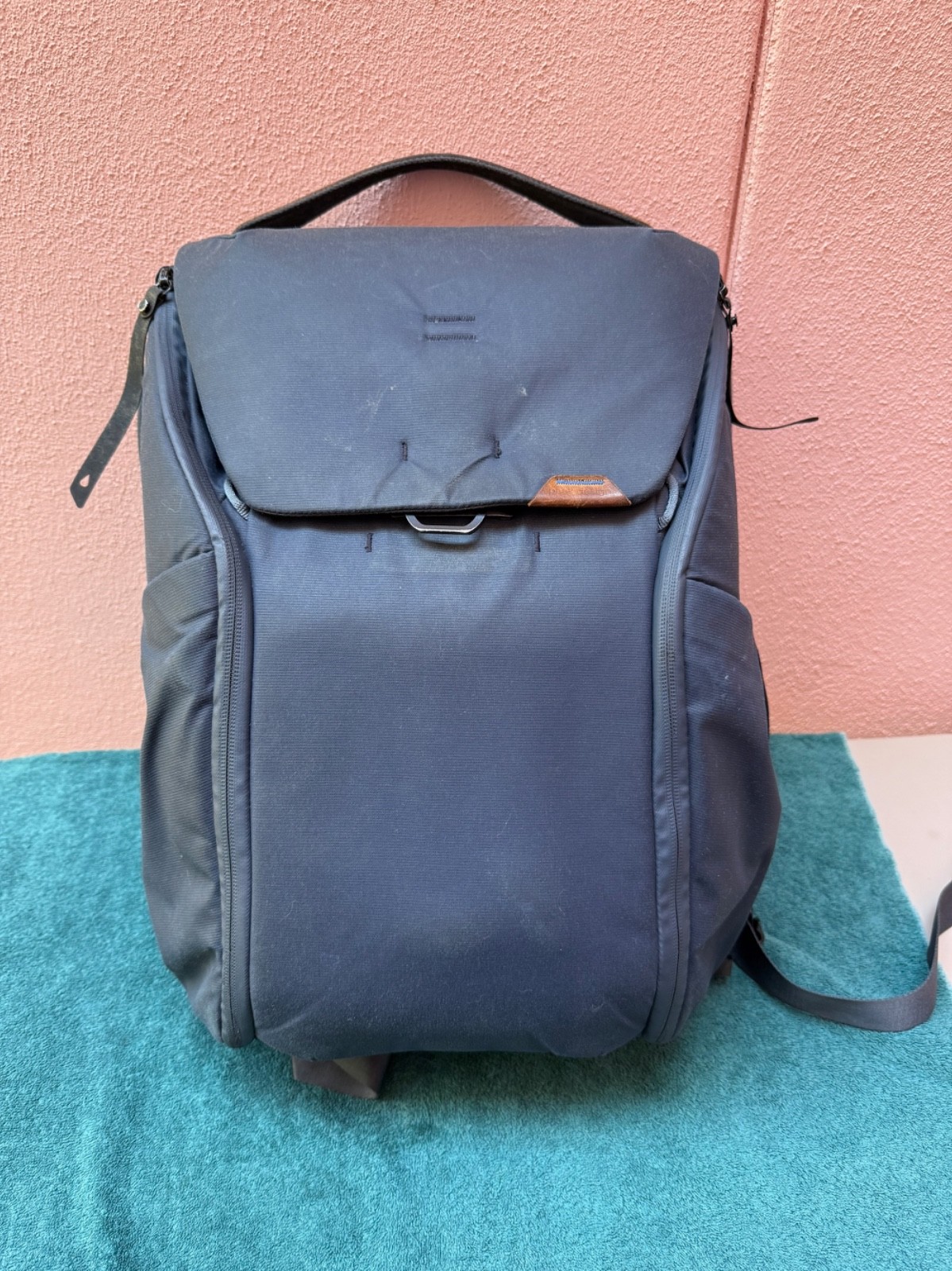 Peak Design everyday backpack 30L - Dirty, Heavily Used - Blue Peak Design everyday backpack 30L - Dirty, Heavily Used - Blue