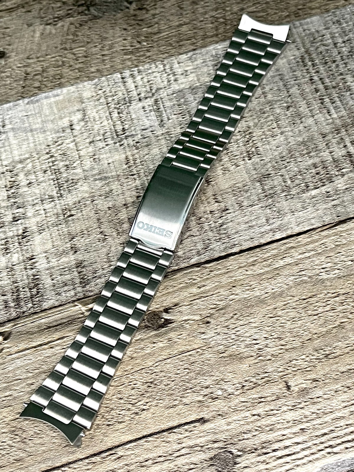 Genuine seiko bracelet/strap for SNXS (7S26-0480) W/ 19mm lugs. PART #B1375S Genuine seiko bracelet/strap for SNXS (7S26-0480) W/ 19mm lugs. PART #B1375S