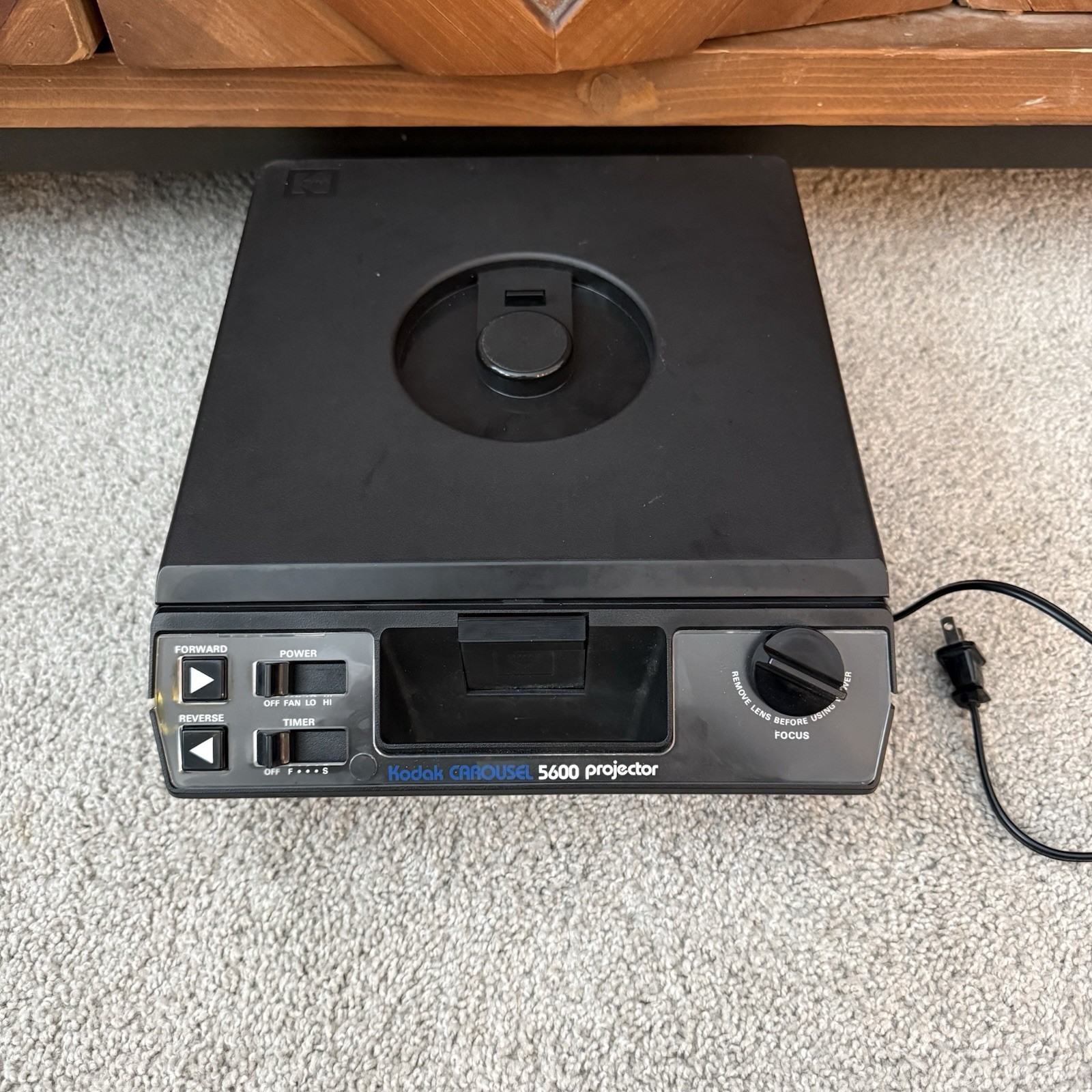 Vintage Kodak Carousel 5600 Slide Projector With 80 Slide Tray Remote Works Vintage Kodak Carousel 5600 Slide Projector With 80 Slide Tray Remote Works
