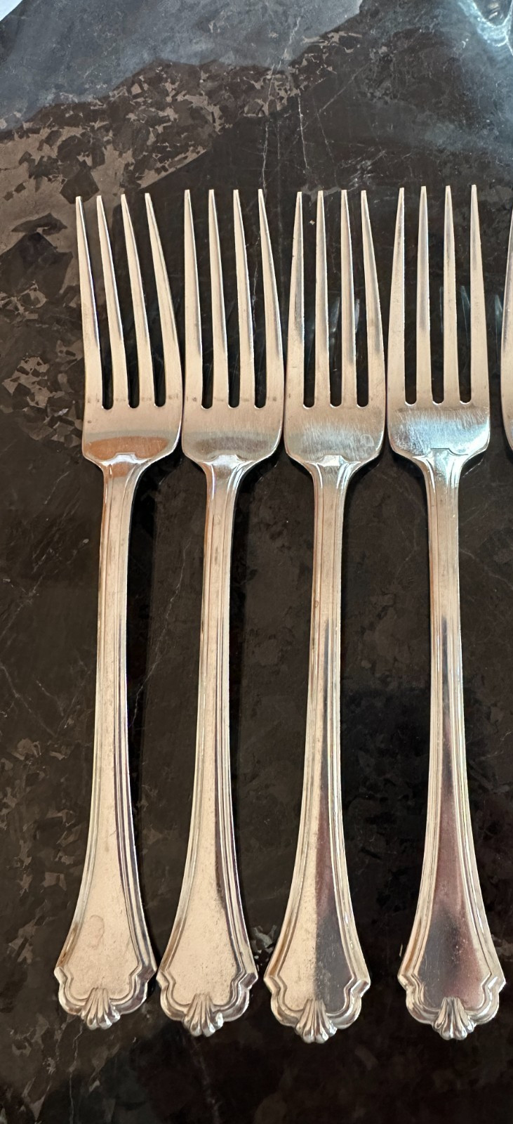 4 Oneida Midtowne SS USA Glossy Scalloped Dinner Forks  Silverware
