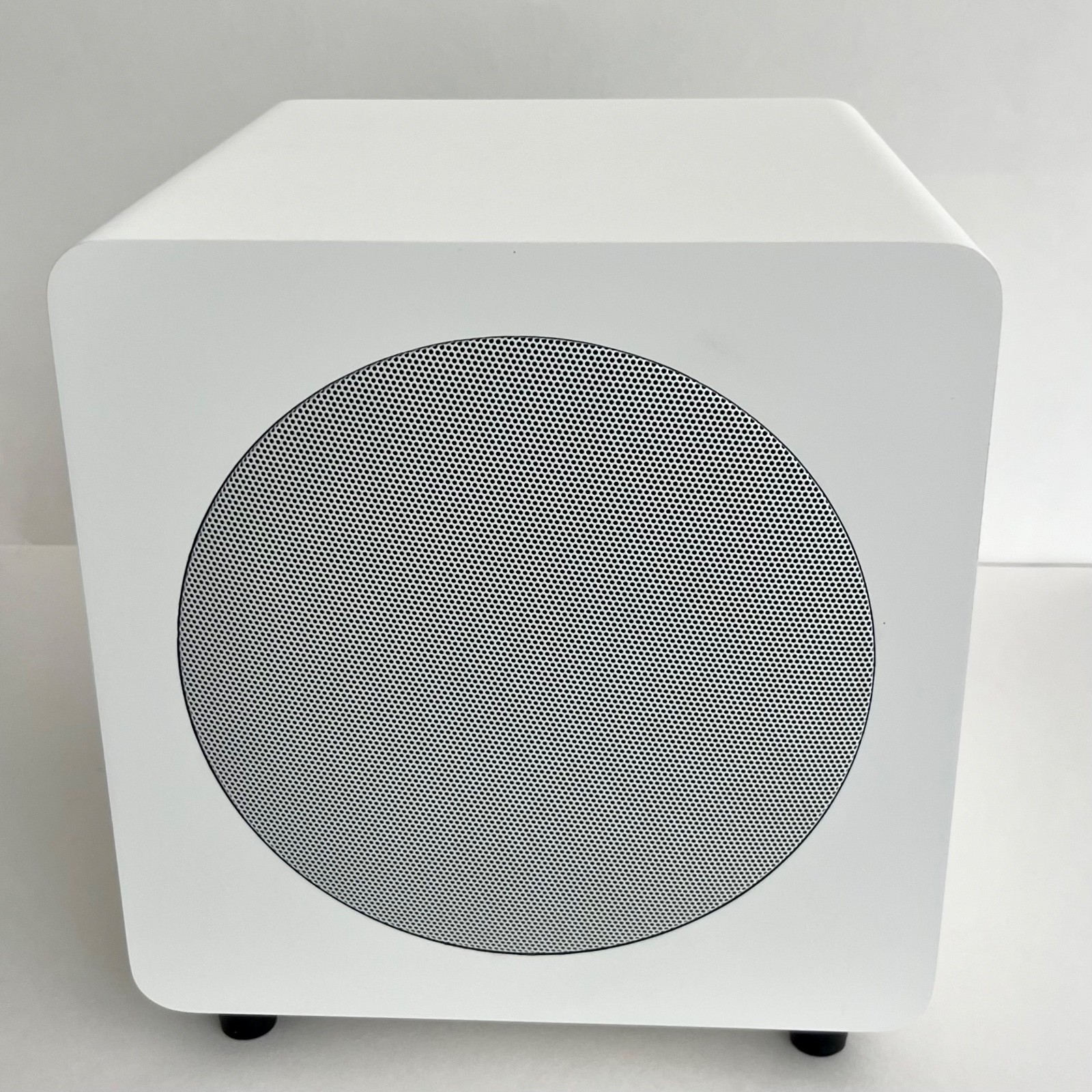 Kanto SUB8VMW Sealed Powered Subwoofer | 300W Peak Power | 8 Kanto SUB8VMW Sealed Powered Subwoofer | 300W Peak Power | 8