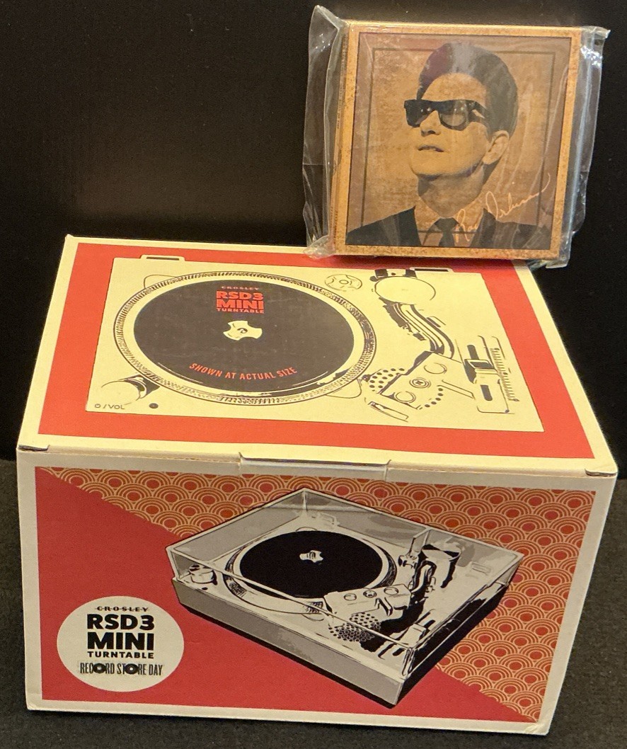 Crosley RSD3 Mini Turntable New In Box, RSD w 4 Sealed Sun 3” Records