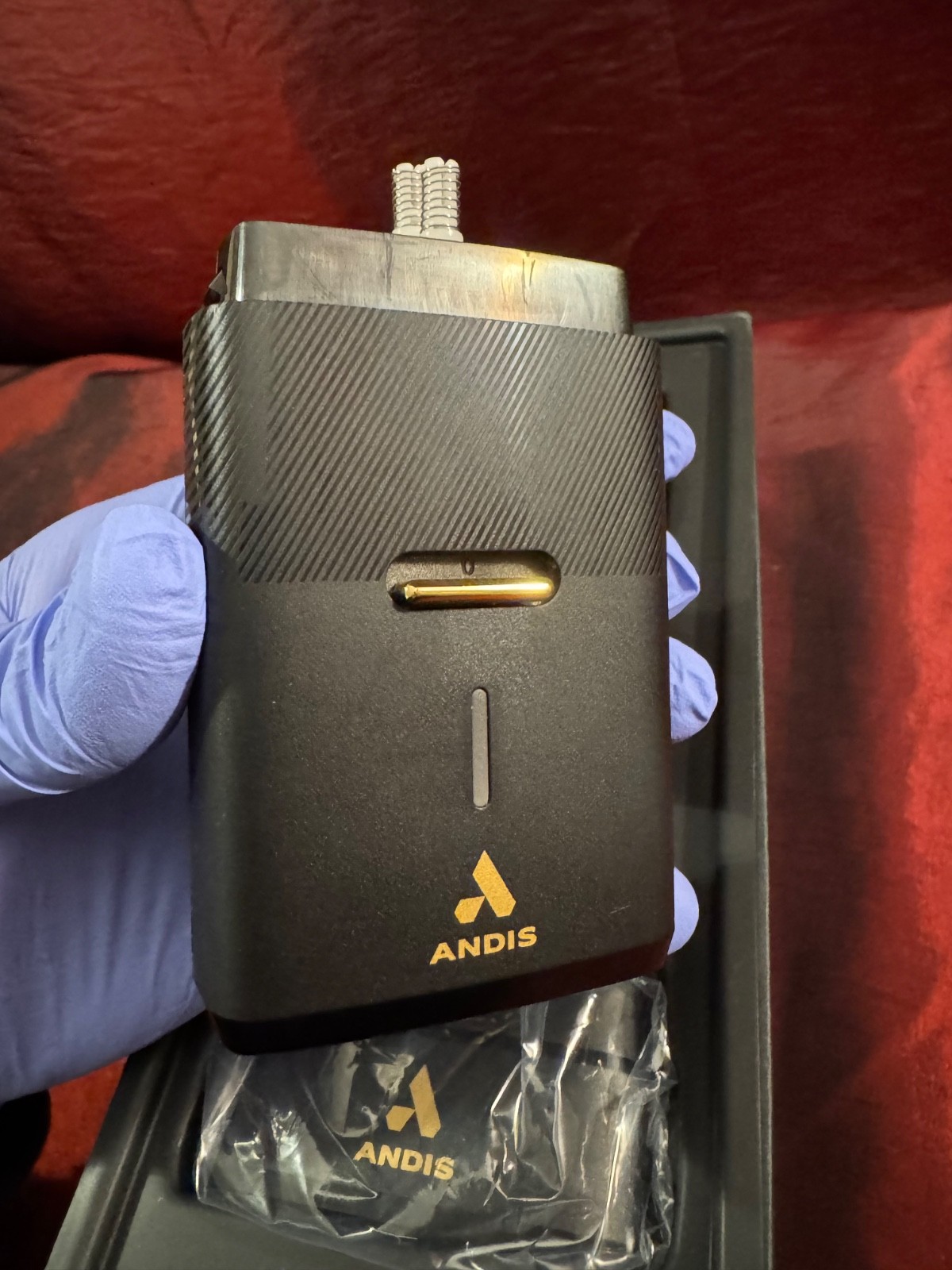 *Read* Andis 563616 Pro Foil Plus II Cordless Shaver Gold Titanium Black (USED) *Read* Andis 563616 Pro Foil Plus II Cordless Shaver Gold Titanium Black (USED)
