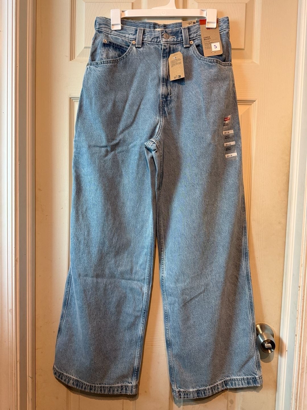 NWT Levi\'s Cinch Baggy Jeans Size 28x31 Light Wash Denim High Rise
