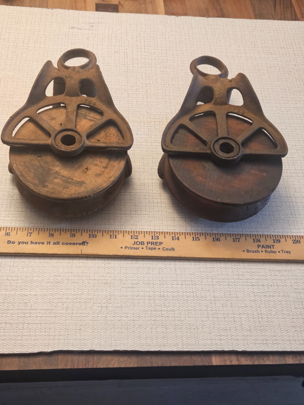 2 Antique Hudson #764 Wood and Cast Iron Pulley 5 1/2\'\' Wood Wheel Farm Decor 2 Antique Hudson #764 Wood and Cast Iron Pulley 5 1/2\'\' Wood Wheel Farm Decor