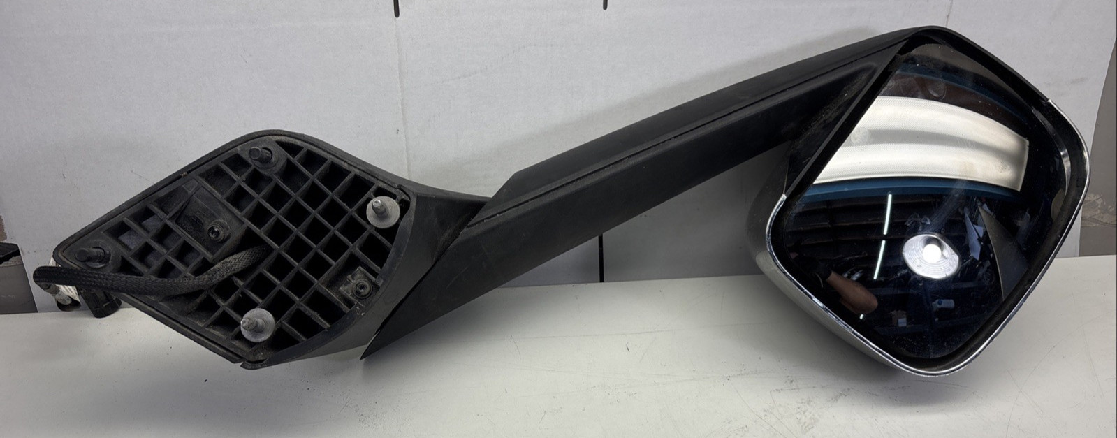 2018 Freightliner Cascadia Hood Mount Mirror Black LH DRIVER SIDE OEM 2018 Freightliner Cascadia Hood Mount Mirror Black LH DRIVER SIDE OEM