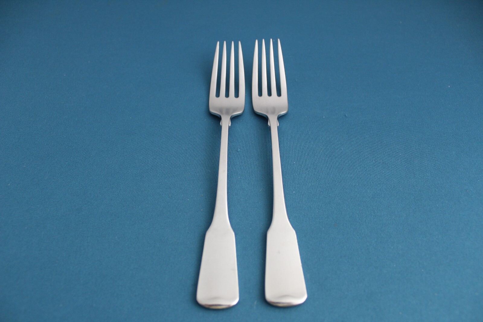 Oneida AMERICAN COLONIAL Dinner Forks (Set of 2) Satin Stainless CUBE 7 1/4\