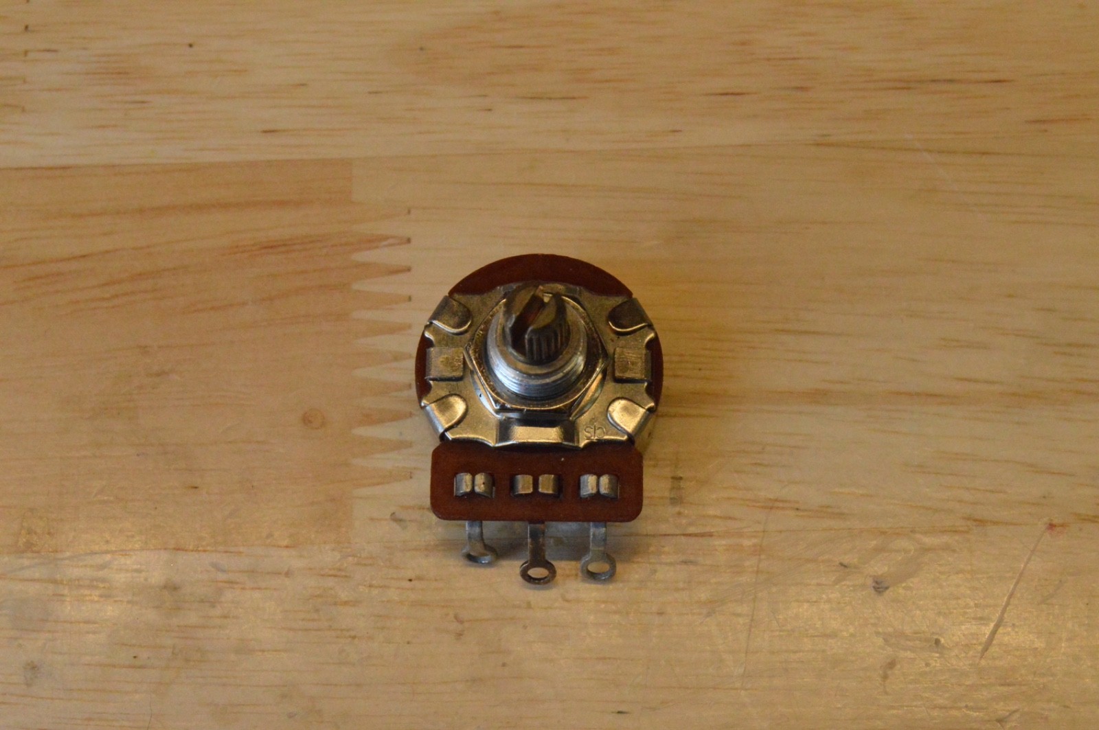 Vintage 1976 CTS 250k  NOS  Potentiometer 1377610  1/4 split shaft