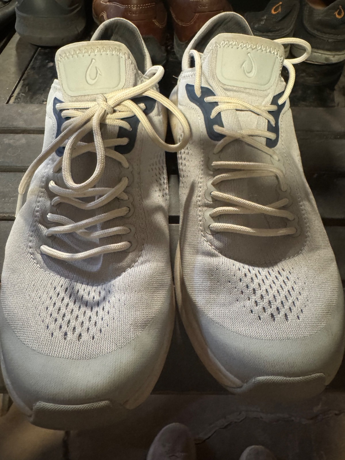 OluKai Kaholo Men’s Size 11 Gray White Athletic Running Shoes 10512-VPVP