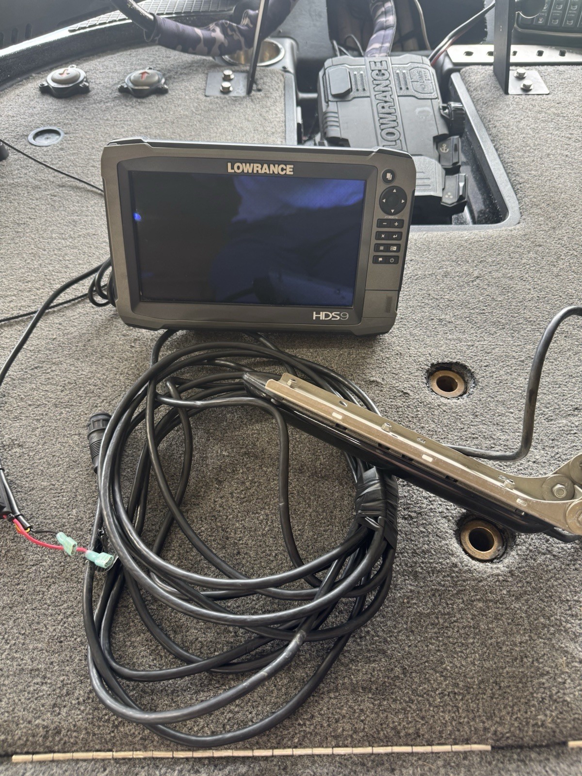 Lowrance HDS-9 Gen3 9in Fishfinder