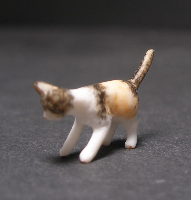 1:24 scale Cat Stalking ~ Dollhouse Miniature ~1/2\ 1:24 scale Cat Stalking ~ Dollhouse Miniature ~1/2\