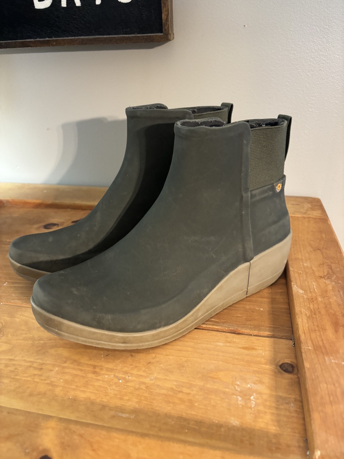 Women Olive Green size 9 Bogs \
