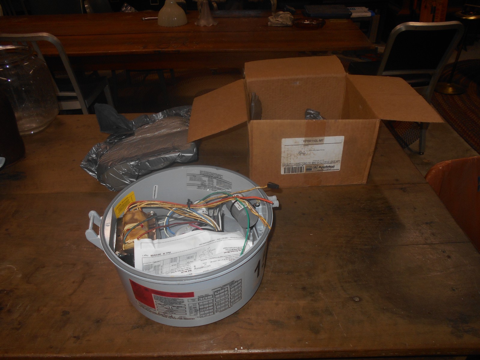 Appleton KPBR150LMT Mercmaster III MM3 150W Ballast Housing 120/208/240/277V NOS Appleton KPBR150LMT Mercmaster III MM3 150W Ballast Housing 120/208/240/277V NOS