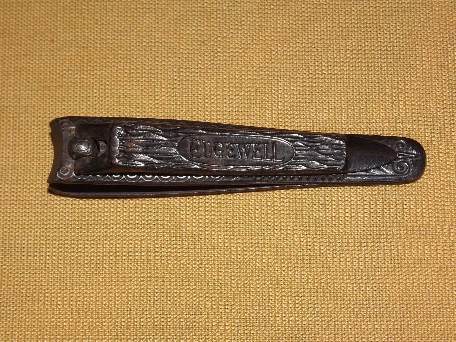 VINTAGE FINGER NAILS VANITY EDGEWELL NAIL CLIPPER