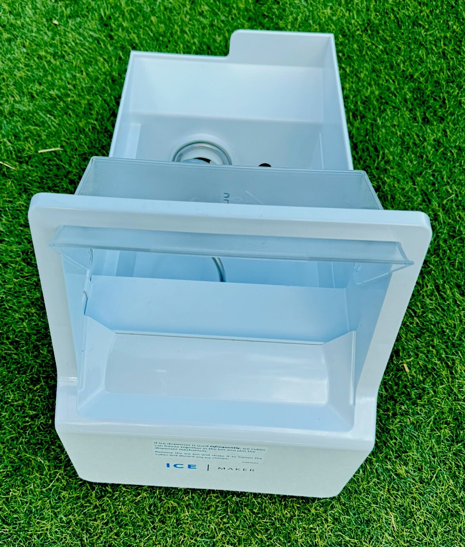 FRIGIDAIRE Refrigerator ICE CONTAINER ASSEM # 5304527168 From Model# FRSS2323AS3