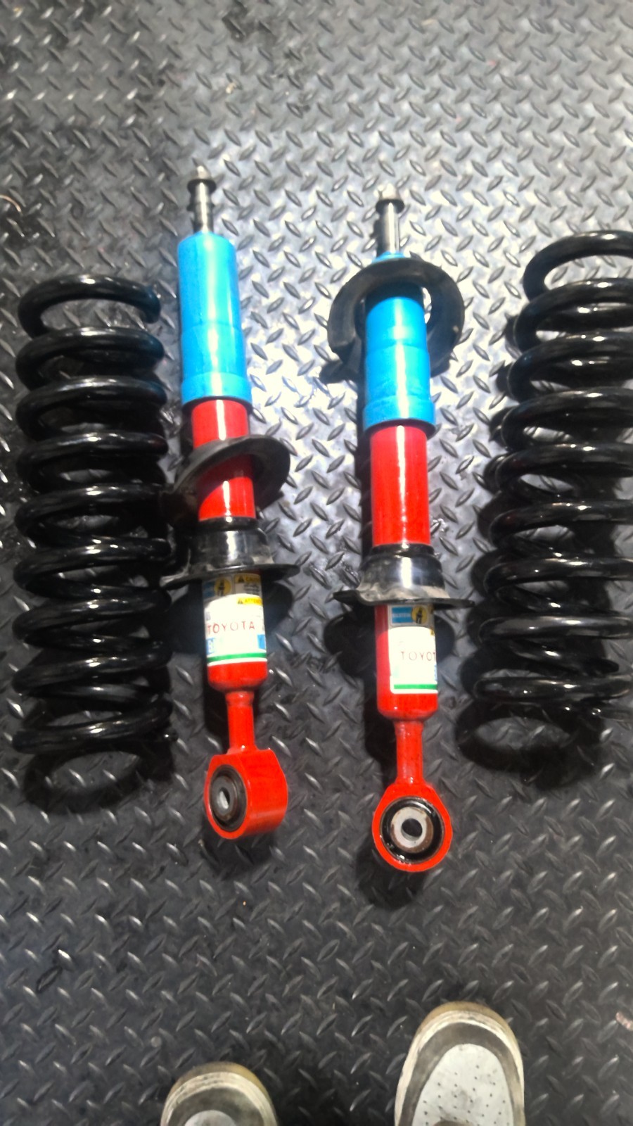 2022-2025 Toyota Tundra Front Shocks 485100C241 w/ Coil Springs BILSTEIN OEM 2022-2025 Toyota Tundra Front Shocks 485100C241 w/ Coil Springs BILSTEIN OEM