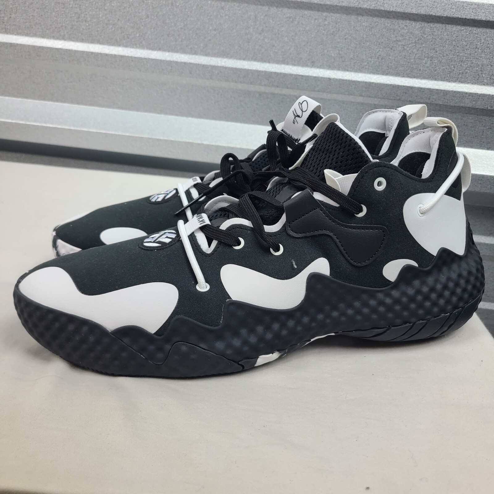 Adidas Harden Vol. 6 Basketball Shoes Black White James Harden Size 9 Gv8704 Adidas Harden Vol. 6 Basketball Shoes Black White James Harden Size 9 Gv8704