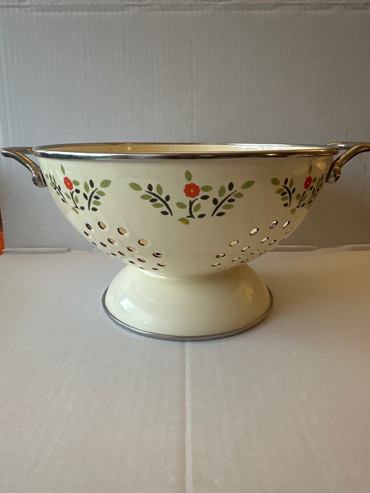 Vintage Cream Enamel Floral Colander with Handles – Farmhouse Kitchen Deco