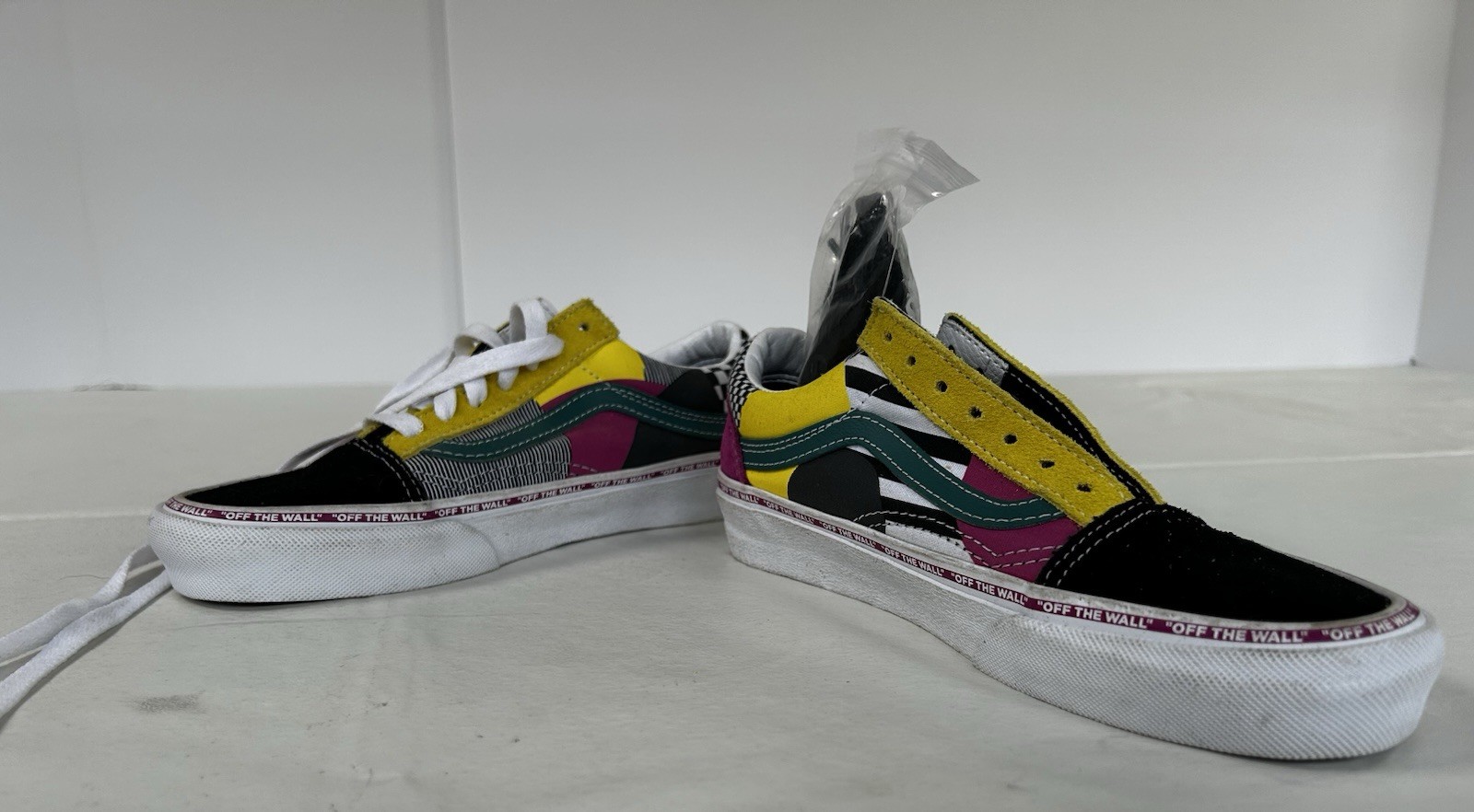 NWOT Vans Off The Wall Old Skool Juxtapoze Multicolor Sneaks Men’s 4.5 Women’s 6 NWOT Vans Off The Wall Old Skool Juxtapoze Multicolor Sneaks Men’s 4.5 Women’s 6