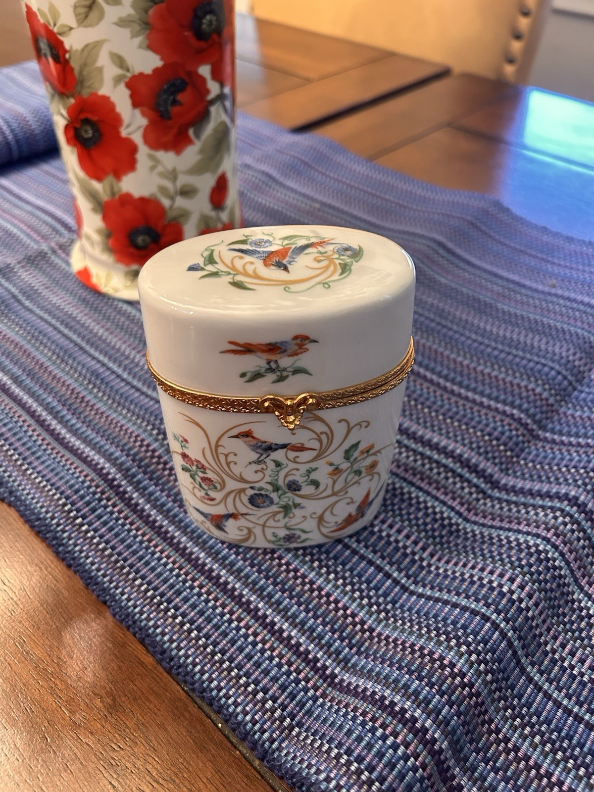 VTG Limoges Castel France Oval Trinket Pill Box Bird Design Gold color Trim VTG Limoges Castel France Oval Trinket Pill Box Bird Design Gold color Trim