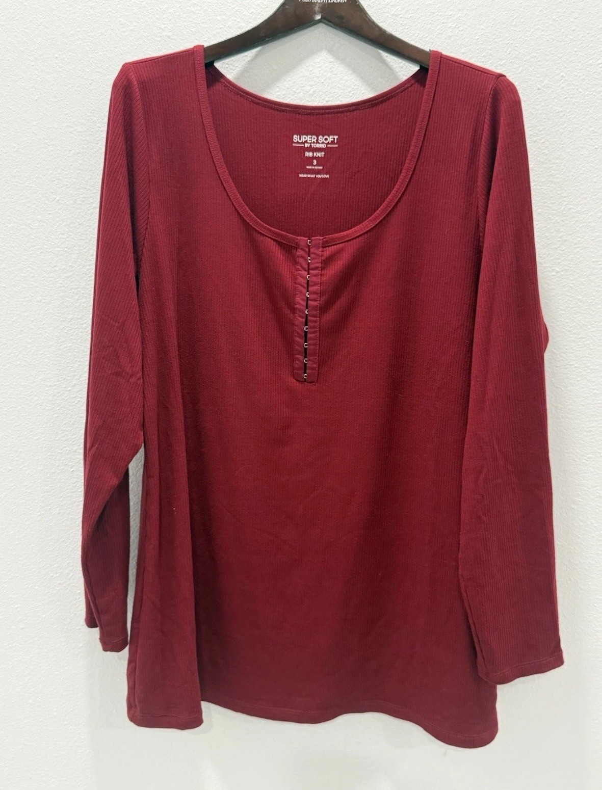 Torrid Super Soft Scoop Neck Long Sleeve Rib Knit Henley Shirt Size 3 Torrid Super Soft Scoop Neck Long Sleeve Rib Knit Henley Shirt Size 3