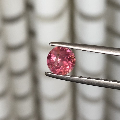 1.07 ct Natural Unheated Orangish Pink Padparadscha | Round | VS