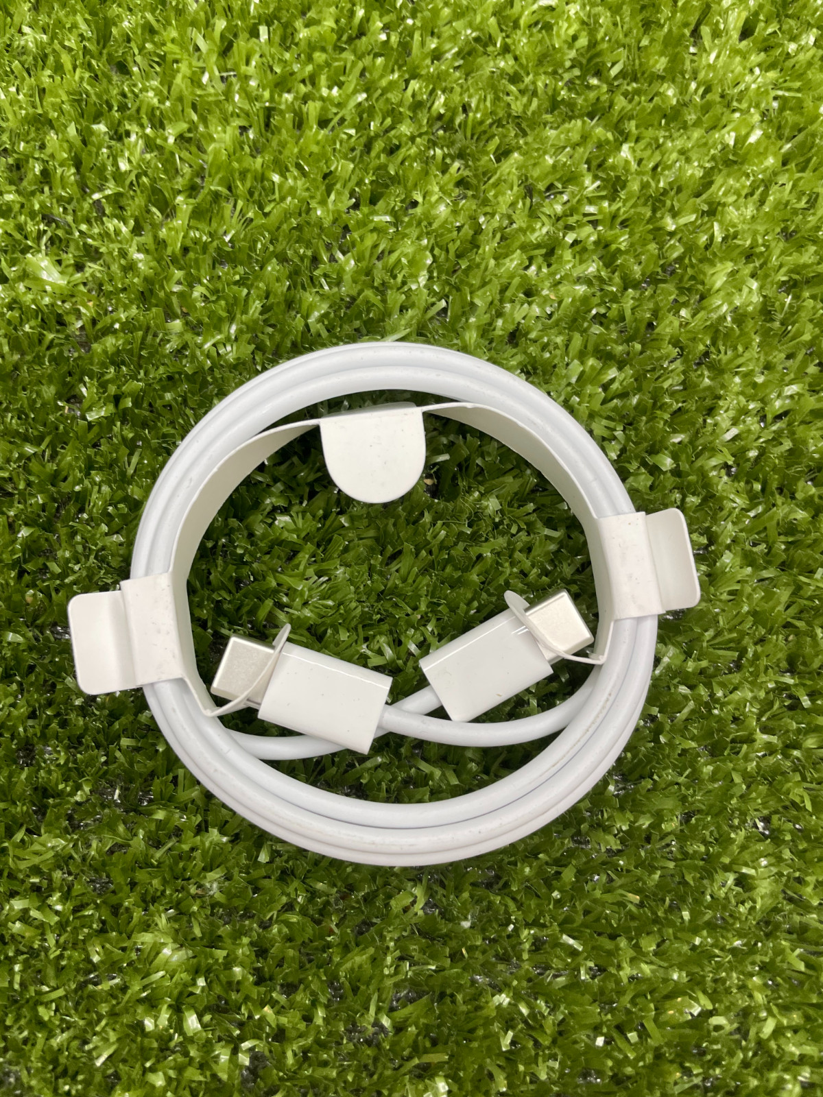 Apple USB-C Charge Cable 1m Genuine OEM White MUF72AM/A A1997 Apple USB-C Charge Cable 1m Genuine OEM White MUF72AM/A A1997