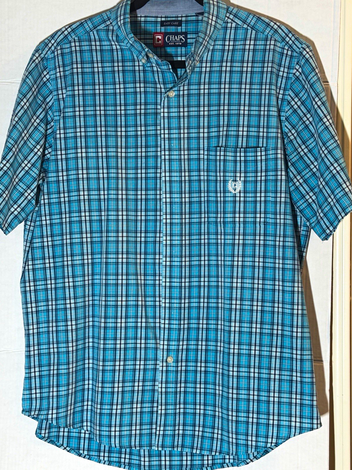 Chaps Easy Care Men\'s Blue Plaid Short Sleeve Button-Up Shirt Chaps Easy Care Men\'s Blue Plaid Short Sleeve Button-Up Shirt