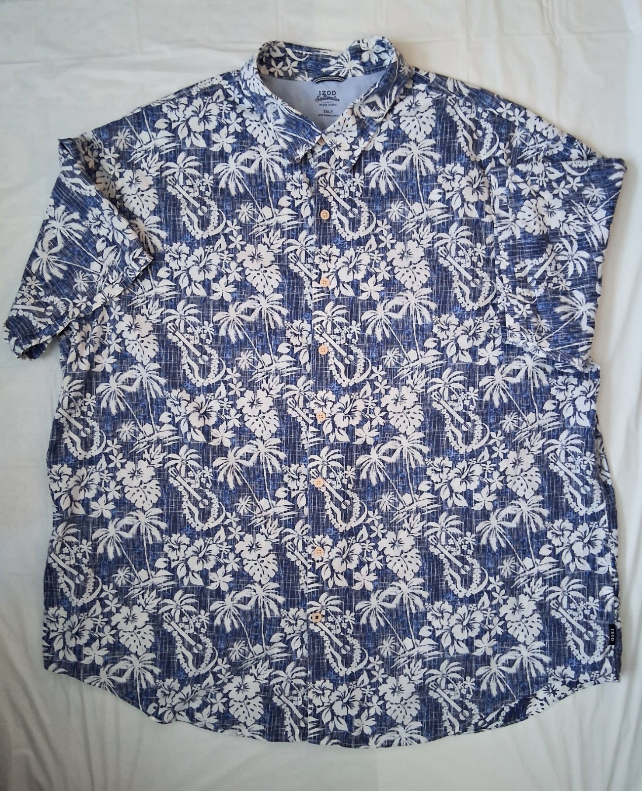 IZOD Saltwater Men\'s Sz XXXL Tall Hawaiian Floral Short Sleeve Button Up Shirt IZOD Saltwater Men\'s Sz XXXL Tall Hawaiian Floral Short Sleeve Button Up Shirt