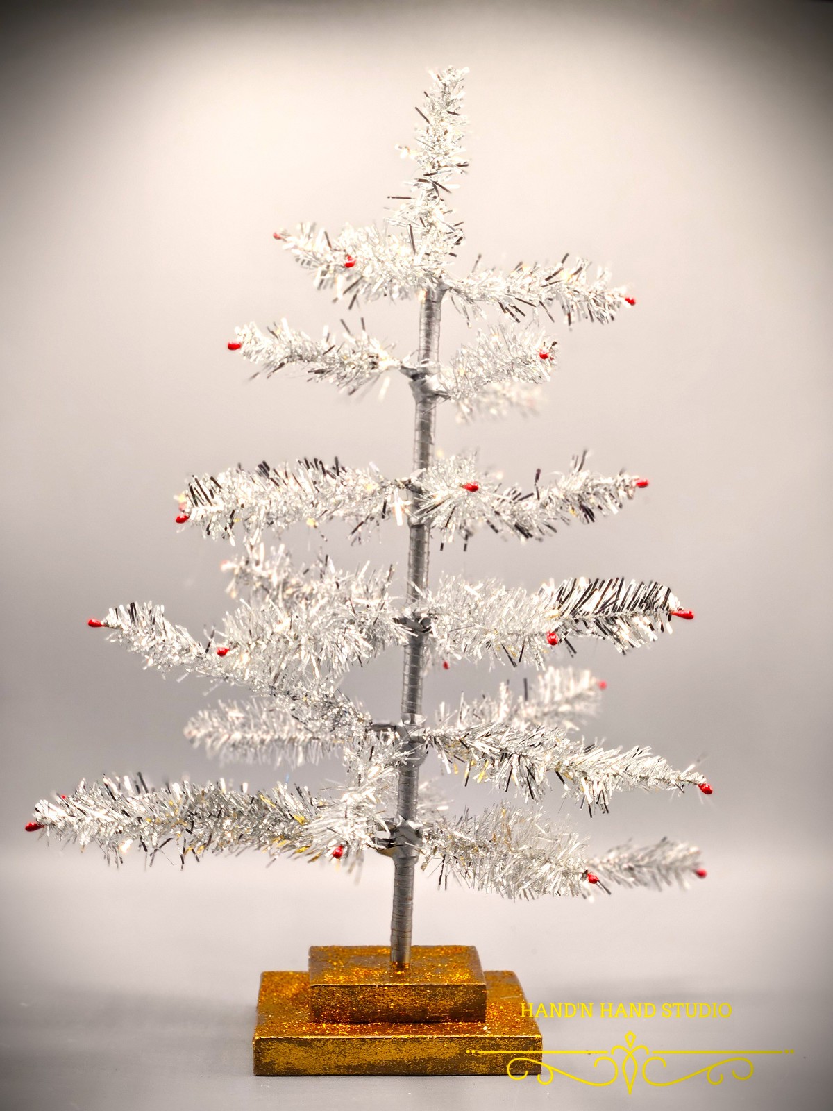 Vintage Style Silver Tinsel Feather Christmas Tree Red Berries Wood Base 20\
