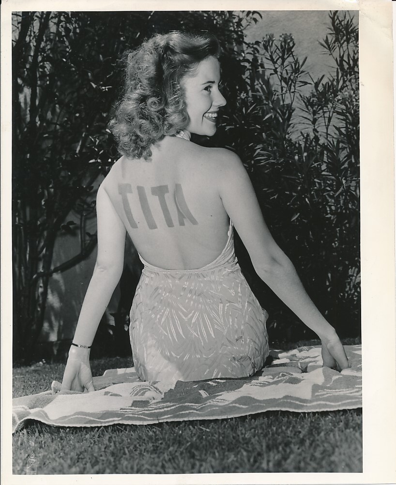 JOYCE REYNOLDS Swimsuit CANDID Vintage 1946 McCarty Warner Bros CHEESECAKE Photo