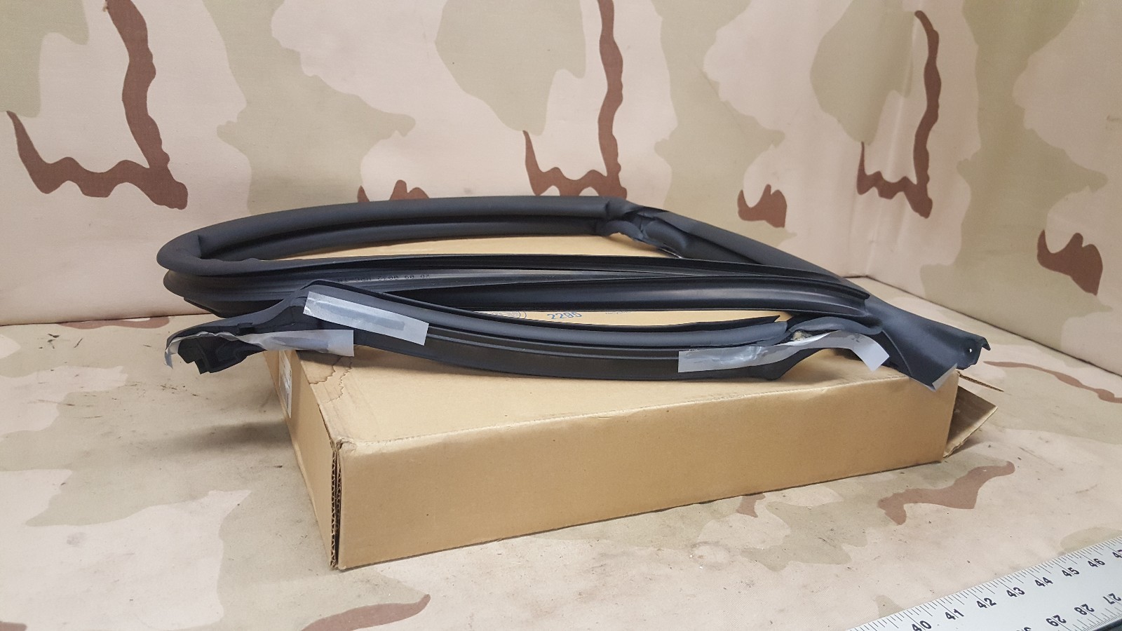 NOS NEW IN BOX Weather Strip Part 10415198 GM ASM-RF Life Off PNL/WDO RR Black