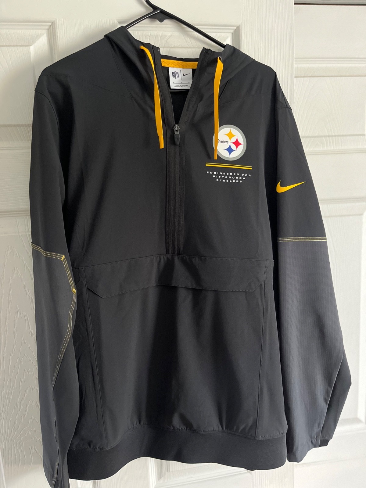 Nike Pittsburgh Steelers Sideline Anorak Half Zip Hooded Jacket (Men\'s L)