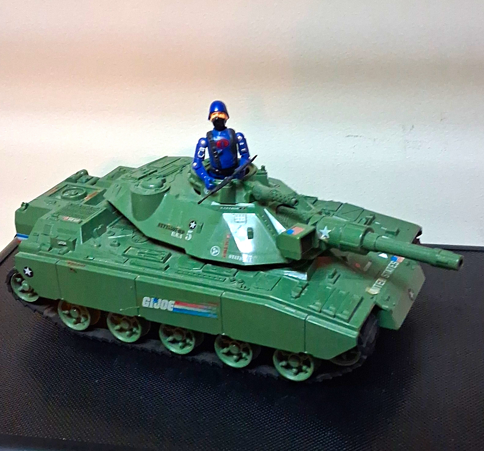Hasbro G.I. Joe Vintage Tank Playset w/ Figure & Rifle Green 1982 Hasbro G.I. Joe Vintage Tank Playset w/ Figure & Rifle Green 1982